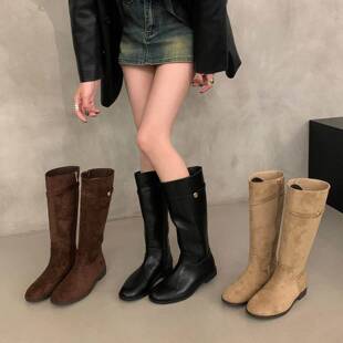 香港小金扣皮带扣直筒骑士靴女2025冬季新款圆头低跟不过膝长靴子