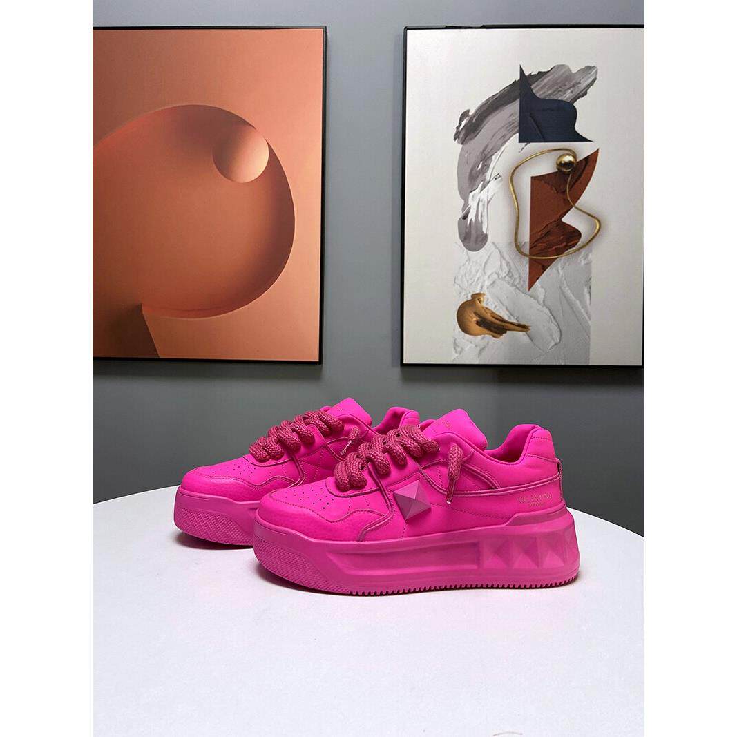 香港明星款2024新款厚底小白鞋女铆钉休闲系带板鞋玫红色运动