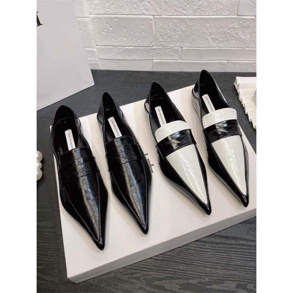 香港2025冬季新款英伦风尖头单鞋女平底小众软皮拼色气质小皮鞋