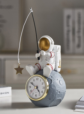 创意ins宇航员时钟学生儿童桌面台钟现代简约男孩房间床头小摆件