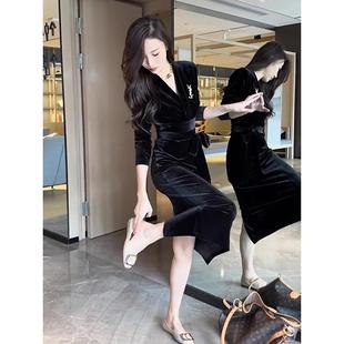 BEBE 金丝绒连衣裙 NOBLE赫本风V领宴会小礼裙女秋冬高端显瘦修身