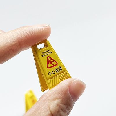 1：12娃娃屋dollhouse家具配件小心地滑警示牌室外场景拍摄道具