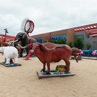 仿真牛大型动物摆件商场步行街装 饰设施可动发声 饰品游乐园景点装