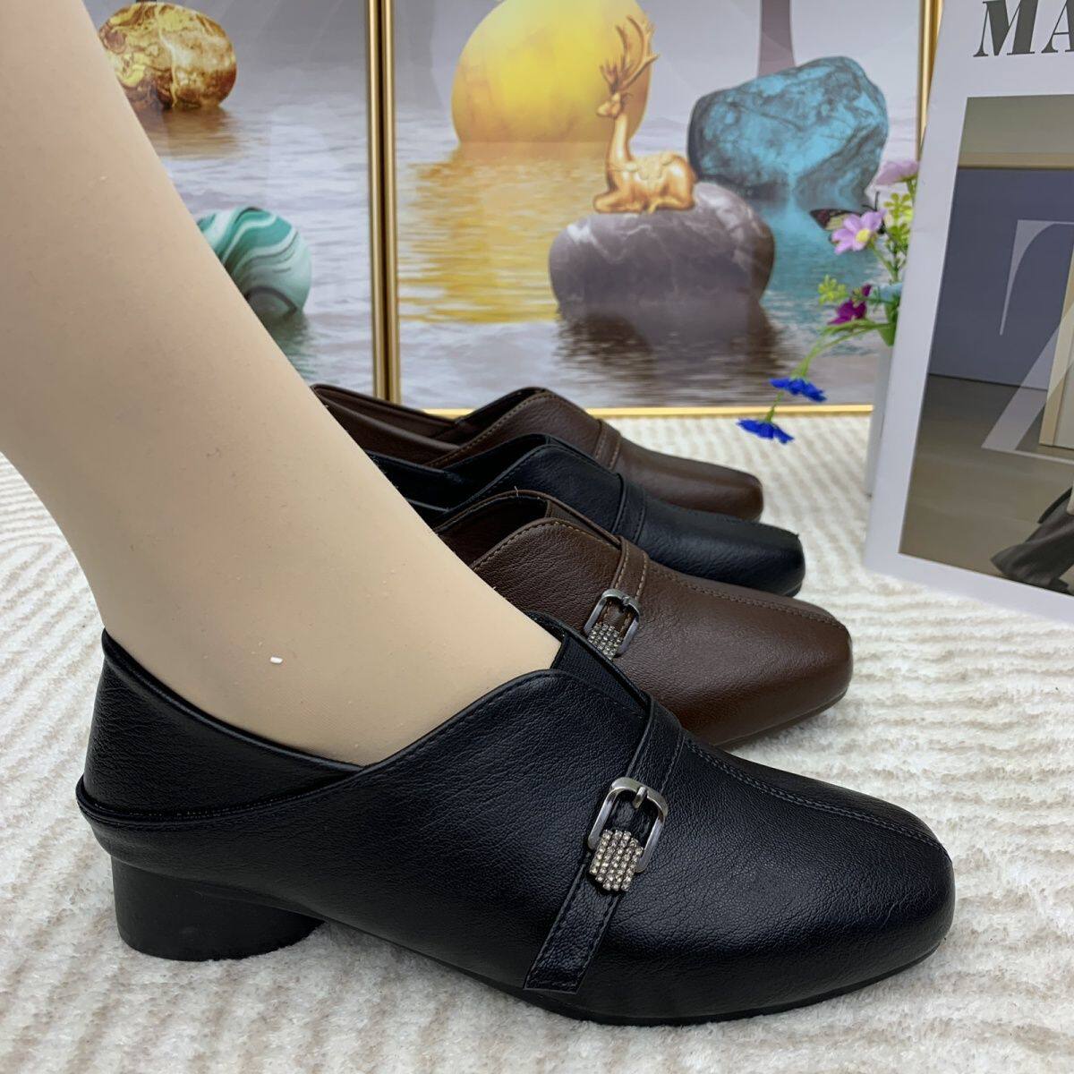 单鞋新款春季软皮妈妈女鞋防滑软底中年女士皮鞋舒适低跟女款鞋子