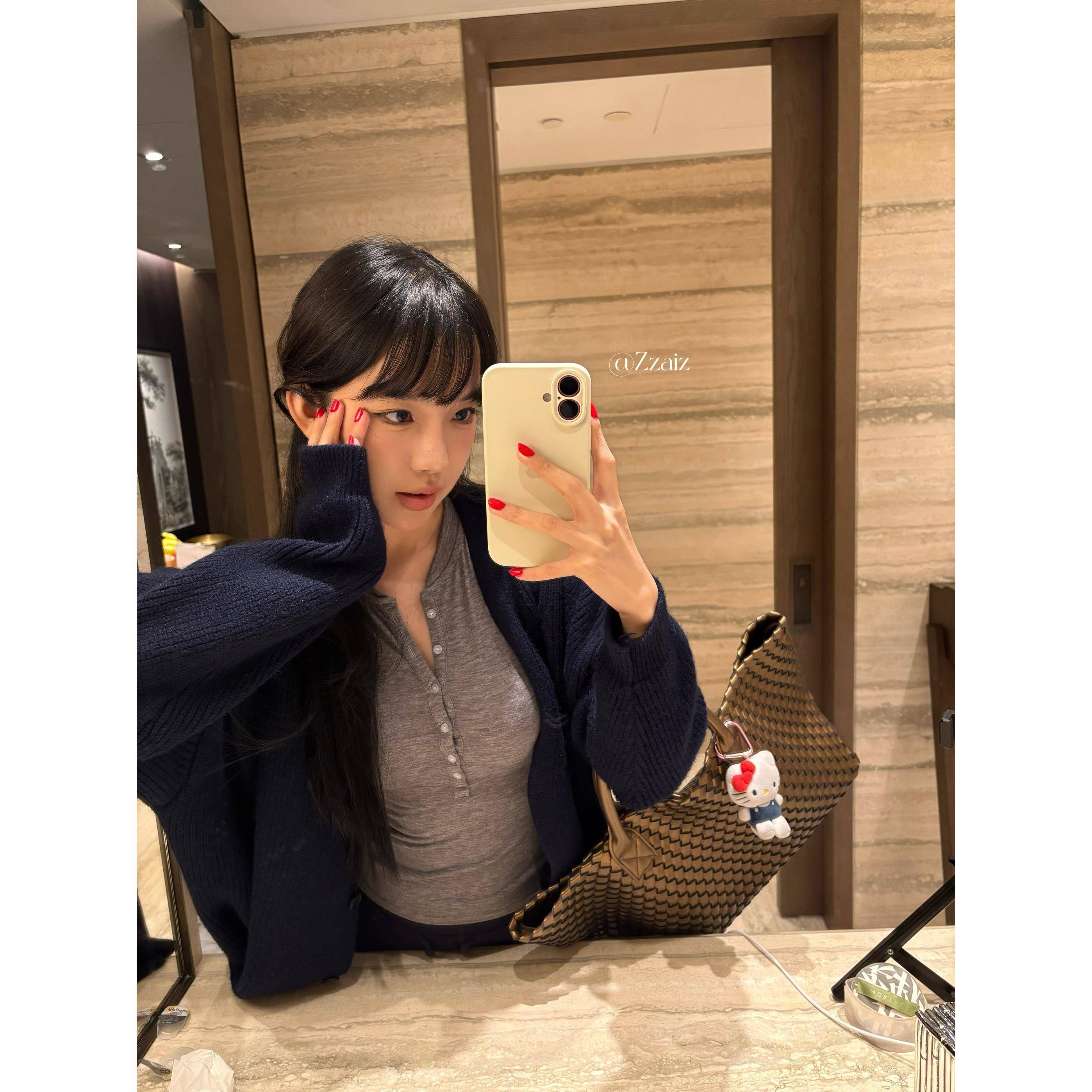 2024冬季街头风女装慵懒风纯色毛衣开衫 厚款中长显瘦V领开衫