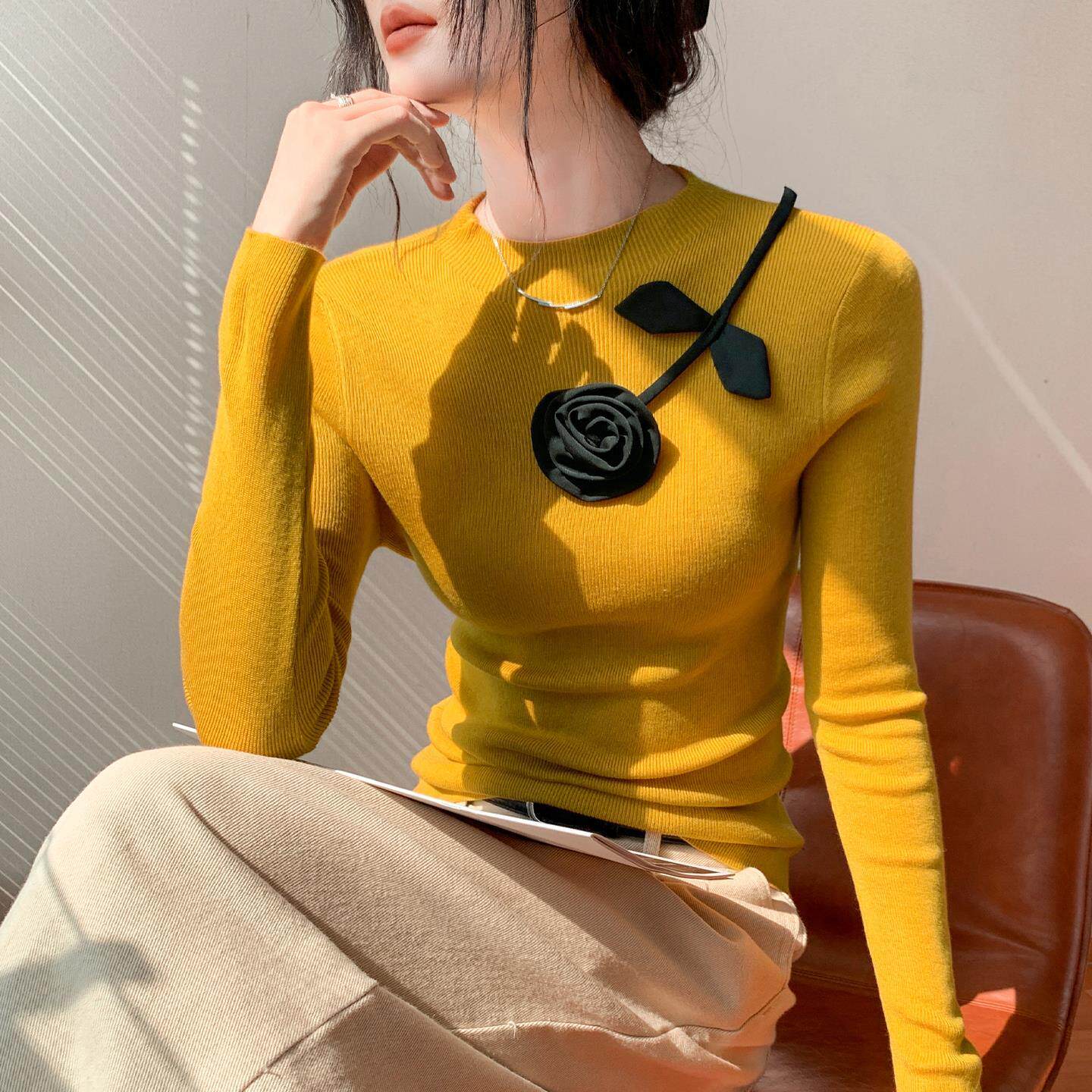 SPYB黄色法式立体花朵装饰圆领长袖针织衫女秋冬新款毛衣内搭上衣