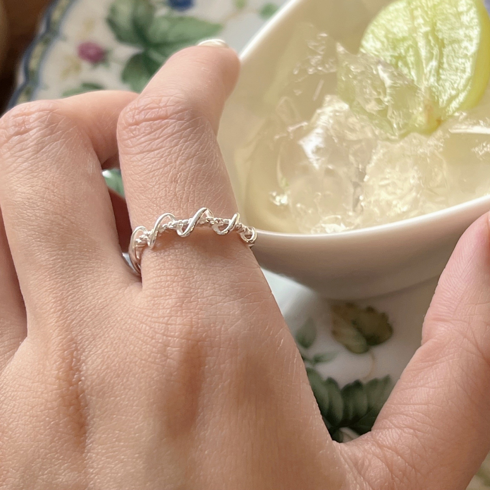 一恋曲线缠绕戒指女ins风简约小巧细圈麻花S925镀银开口指环食指