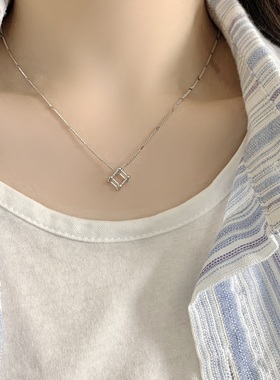 简约立方体项链女小众设计2026新款爆款锁骨链吊坠女学生党配饰