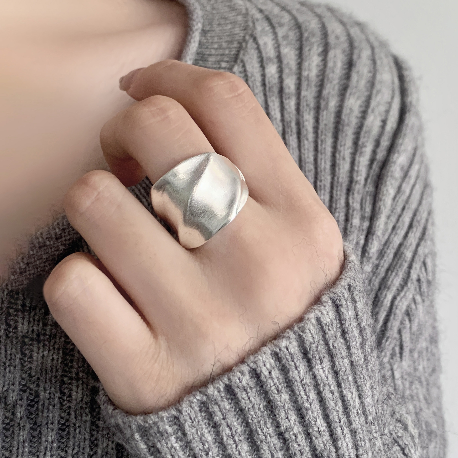 一恋甜酷拉丝宽面褶皱戒指女时尚百搭重工小众开口指环高级感食指