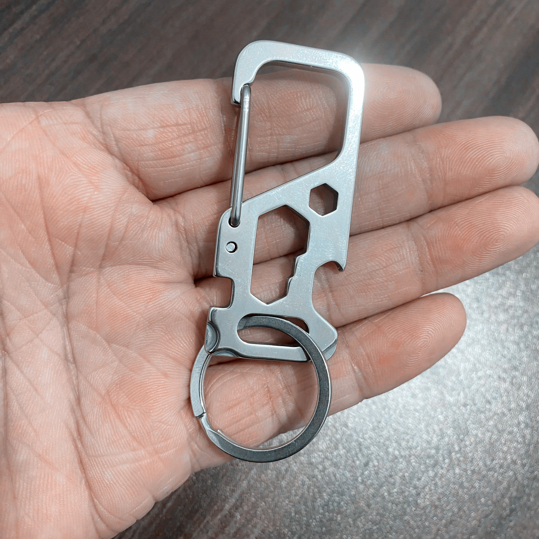 多功能不锈钢钥匙扣开瓶器男士挂扣汽车钥匙扣背包扣随身创意工具