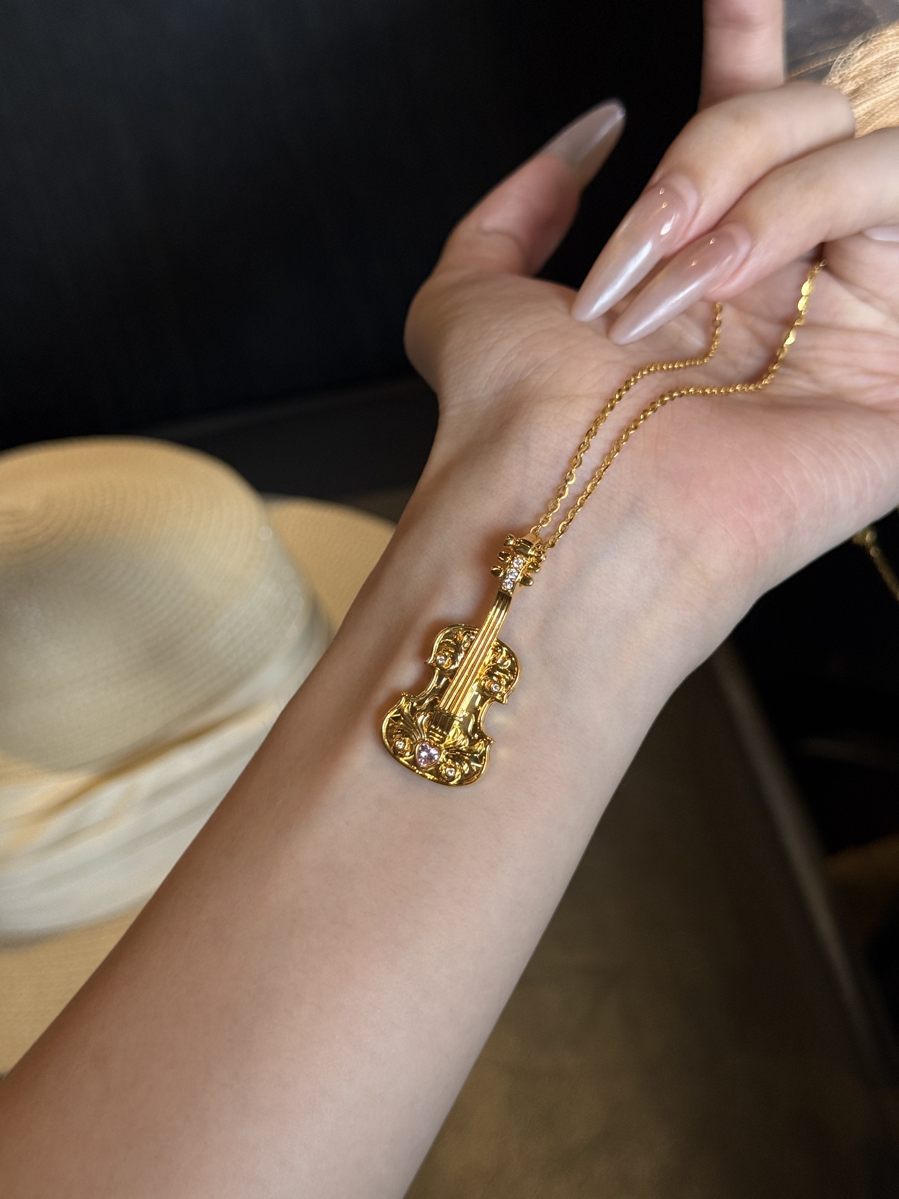 小提琴吊坠黄金镶嵌999足金