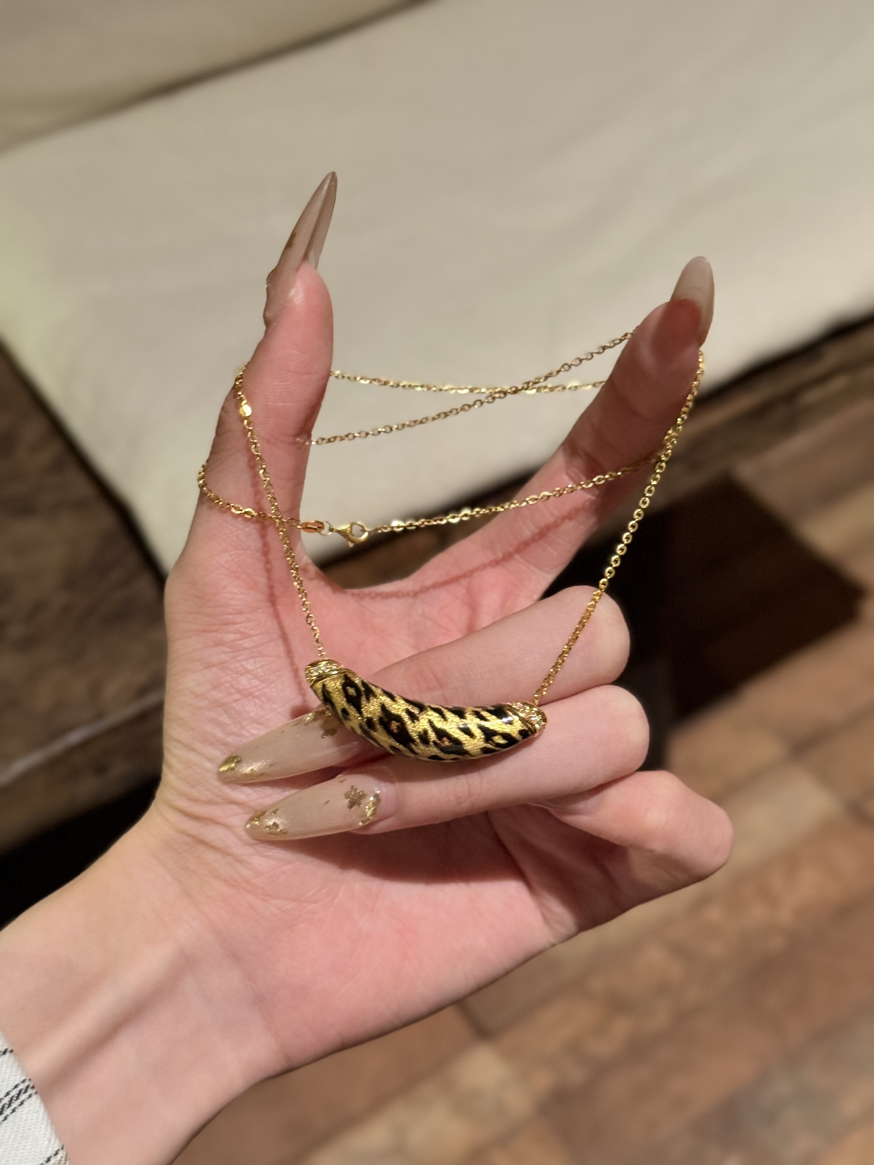 豹纹弯管吊坠黄金镶嵌999足金