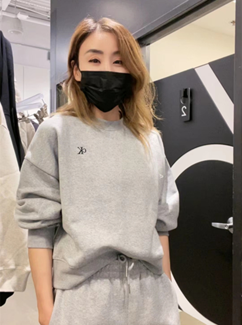 CK Calvin Klein女士秋冬舒适时尚刺绣LOGO加绒半高圆领长袖卫衣