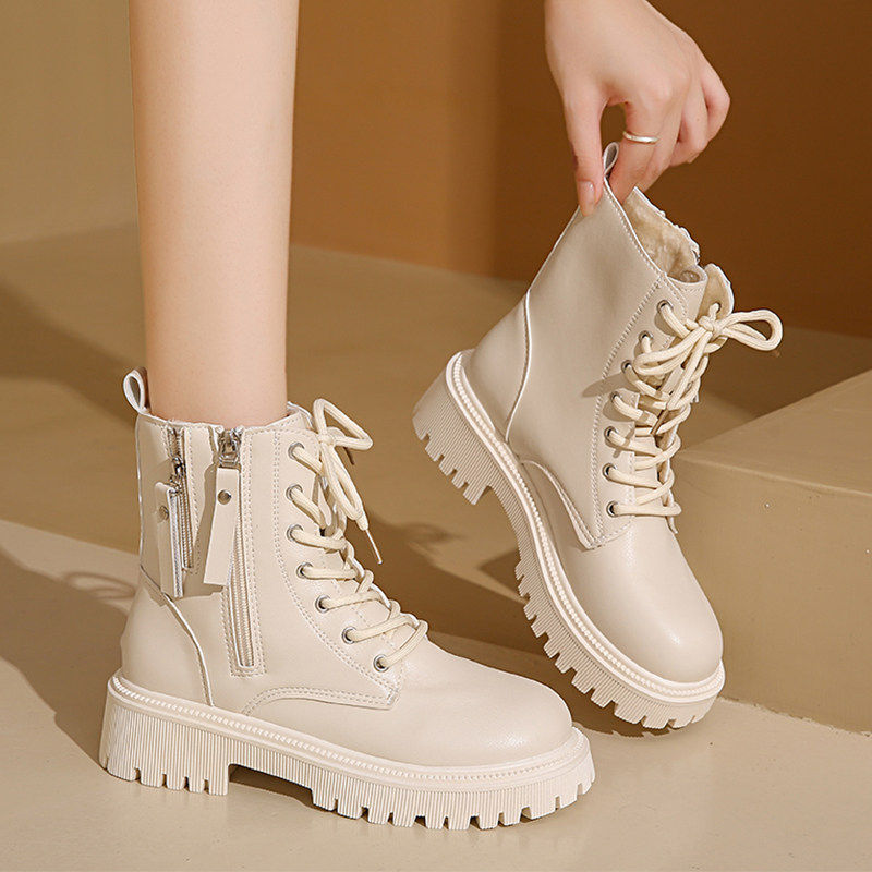 马丁靴女款2025新款英伦风冬季厚底白色短靴配裙子大码高帮靴子女