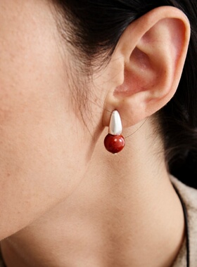 红玛瑙圆珠银针耳环女秋冬轻奢小众设计高级感红色果实耳钉耳饰