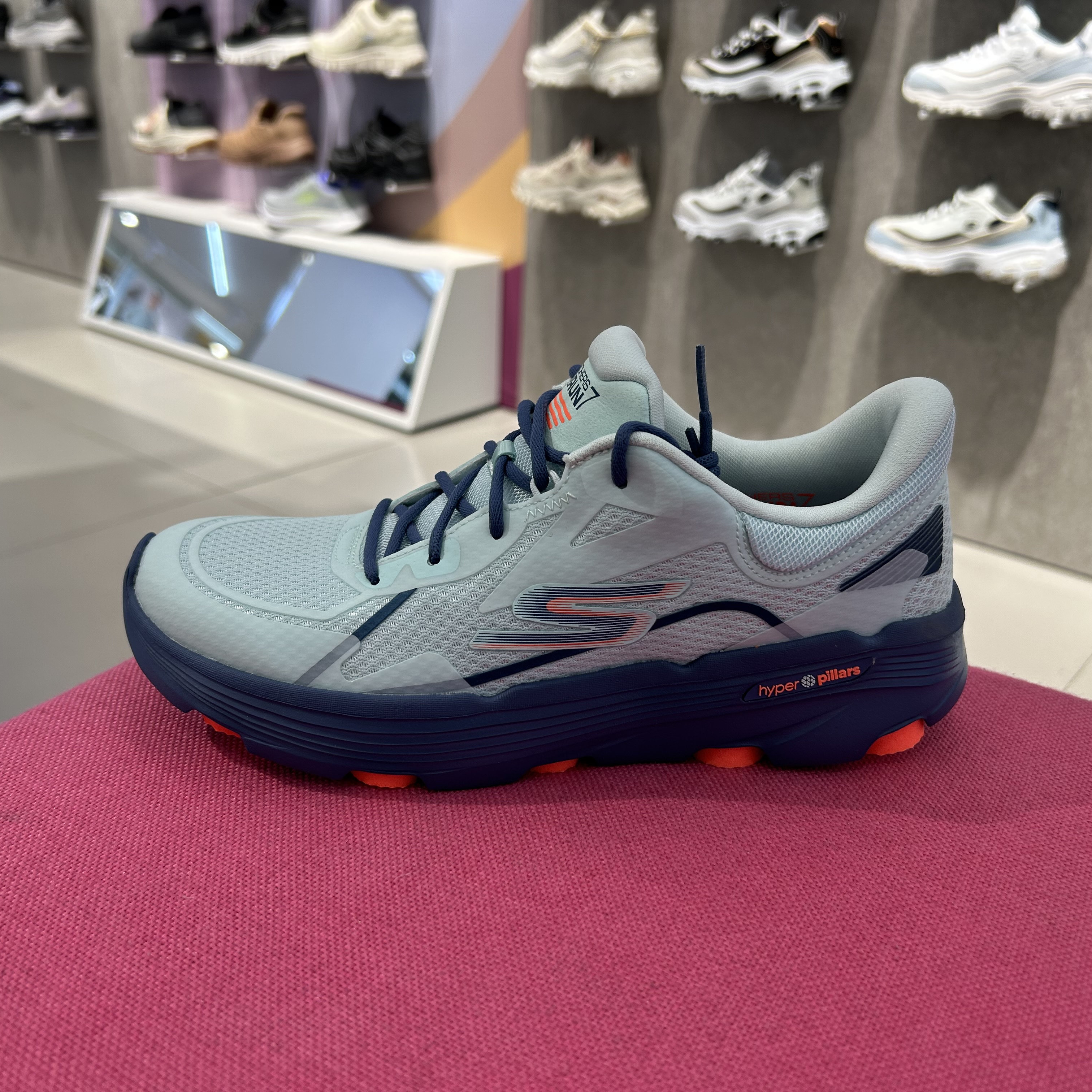Skechers斯凯奇女鞋透气时尚减震软底增高专业跑步鞋运动鞋129336