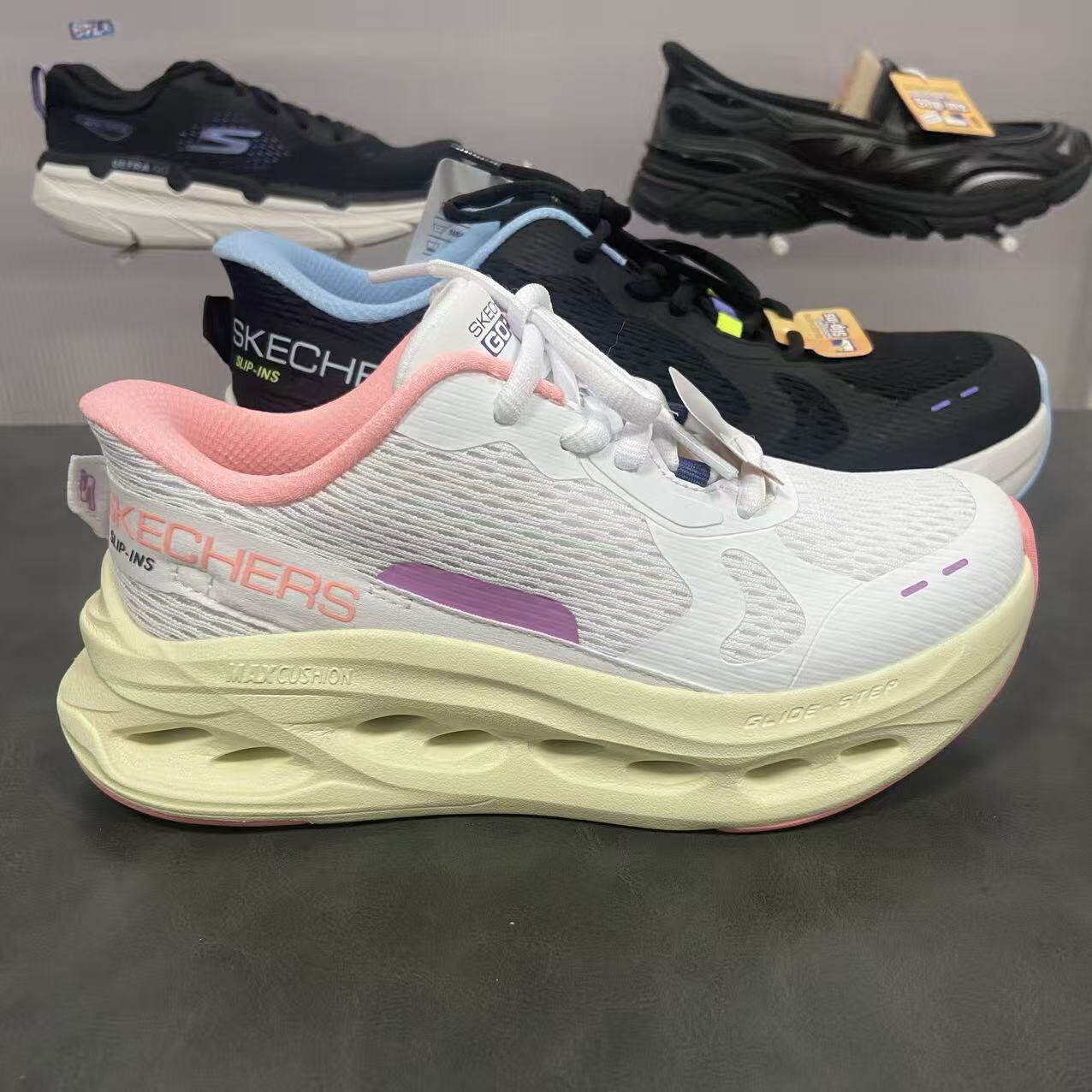 Skechers斯凯奇2026新款女童舒适透气休闲百搭闪穿运动鞋303685L