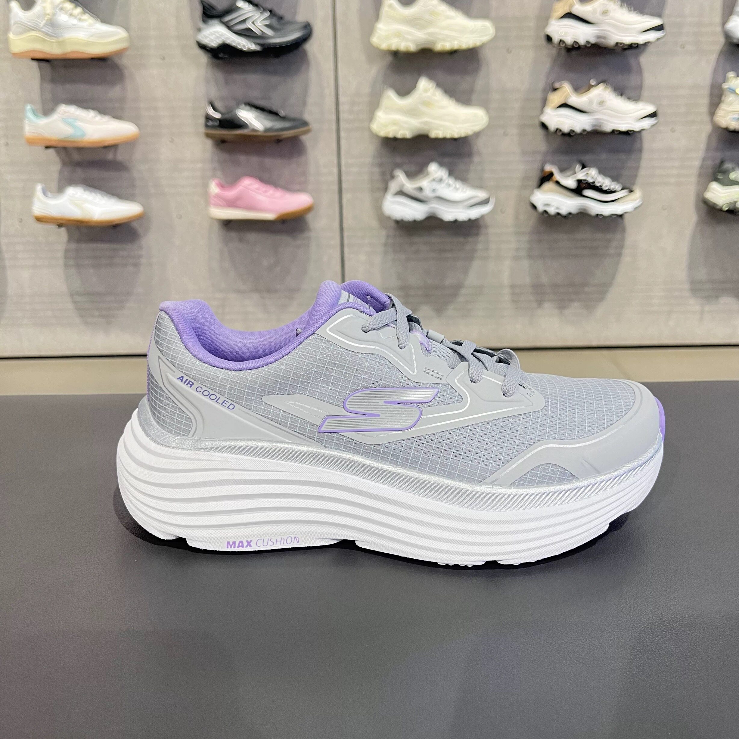 女鞋新震透气轻便舒适运动休闲鞋