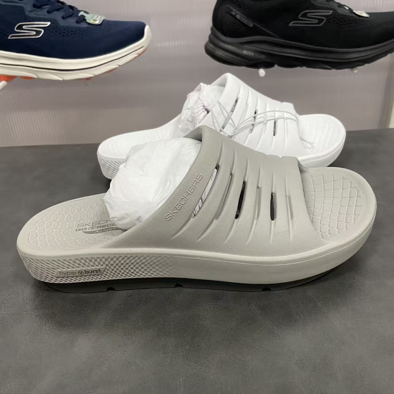 Skechers斯凯奇新款2024舒适日常缓震女子轻质拖鞋141706