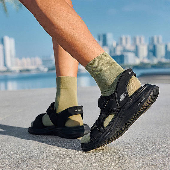 Skechers斯凯奇夏季男士轻量缓震透气轻巧休闲魔术贴凉鞋232799