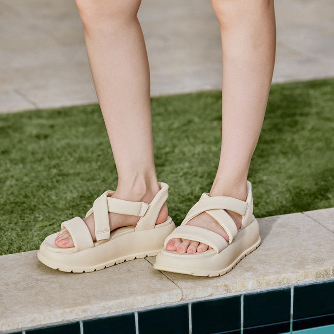 Skechers斯凯奇夏季闪穿鞋女子厚底轻质缓震百搭休闲凉鞋120046