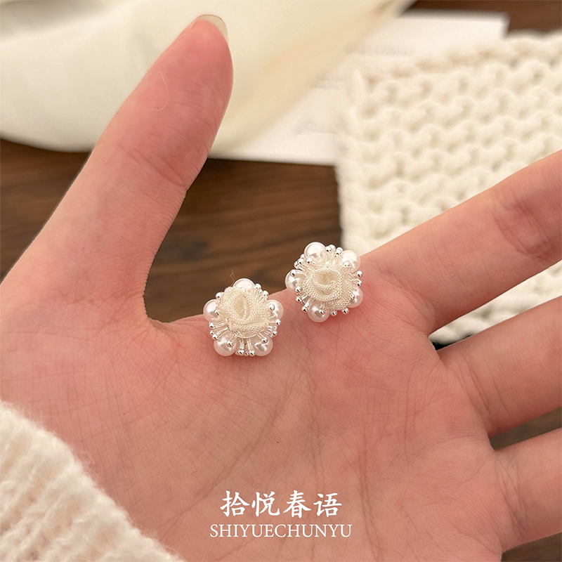 S925纯银白色网纱玫瑰花珍珠耳钉女2026新爆款轻奢耳环高级感耳饰