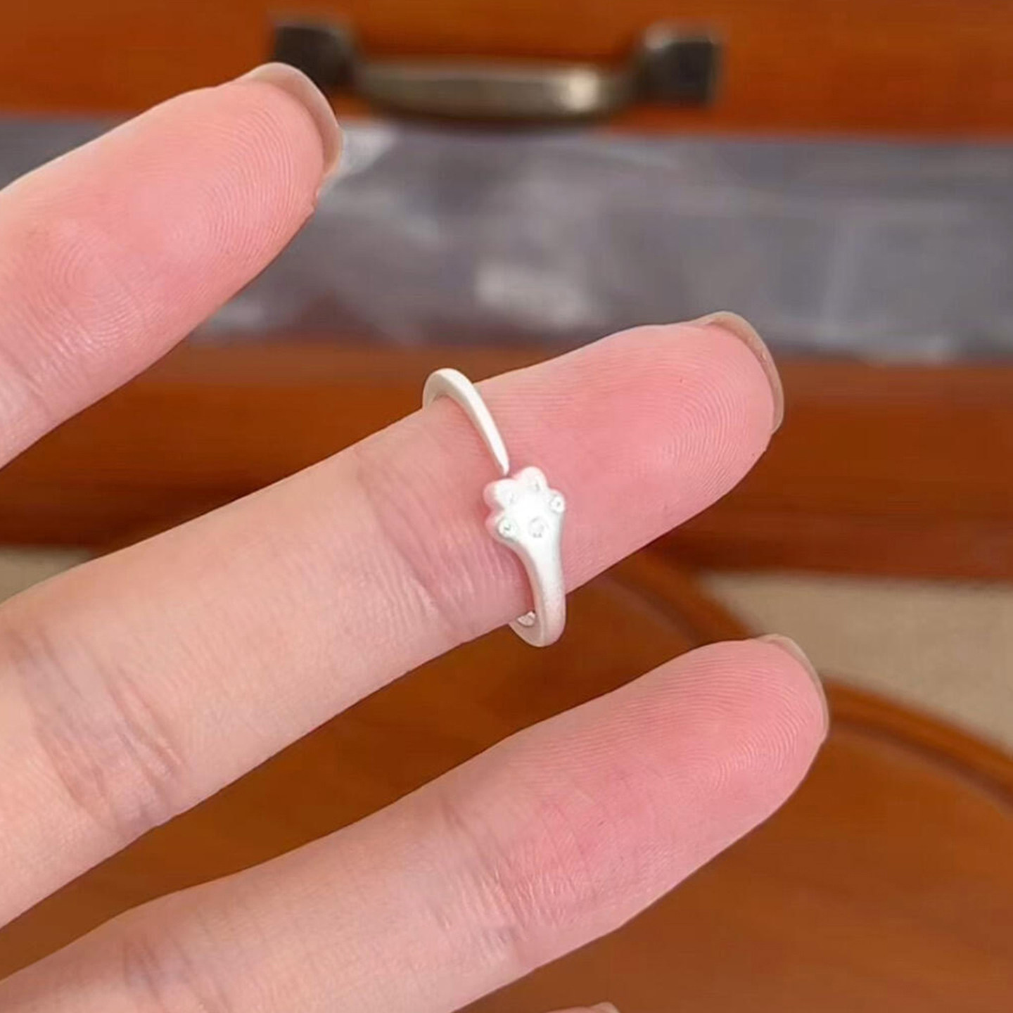 哑光猫爪素圈戒指女2025新爆款小众设计冷淡风指环甜美可爱食指戒