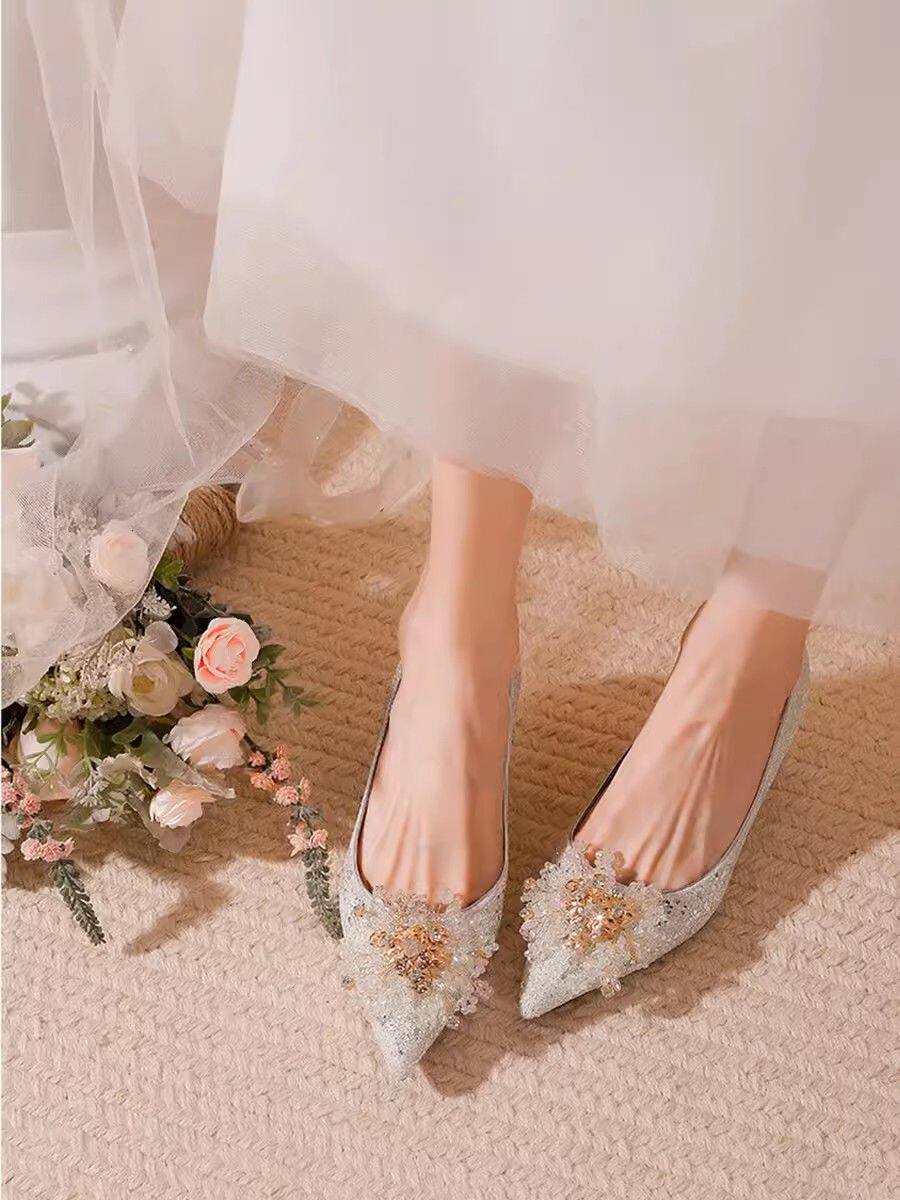 金色婚鞋2026年新款新娘鞋主婚纱高跟鞋女3cm低跟单鞋订婚水晶鞋