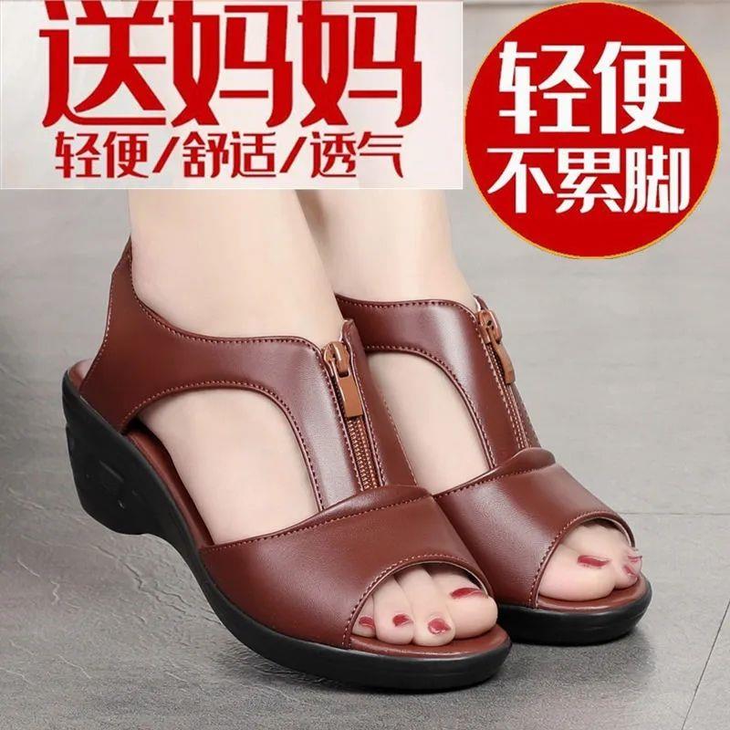 2026新款夏季鱼嘴鞋凉鞋女坡跟平底妈妈凉鞋软底舒适中老年女鞋子