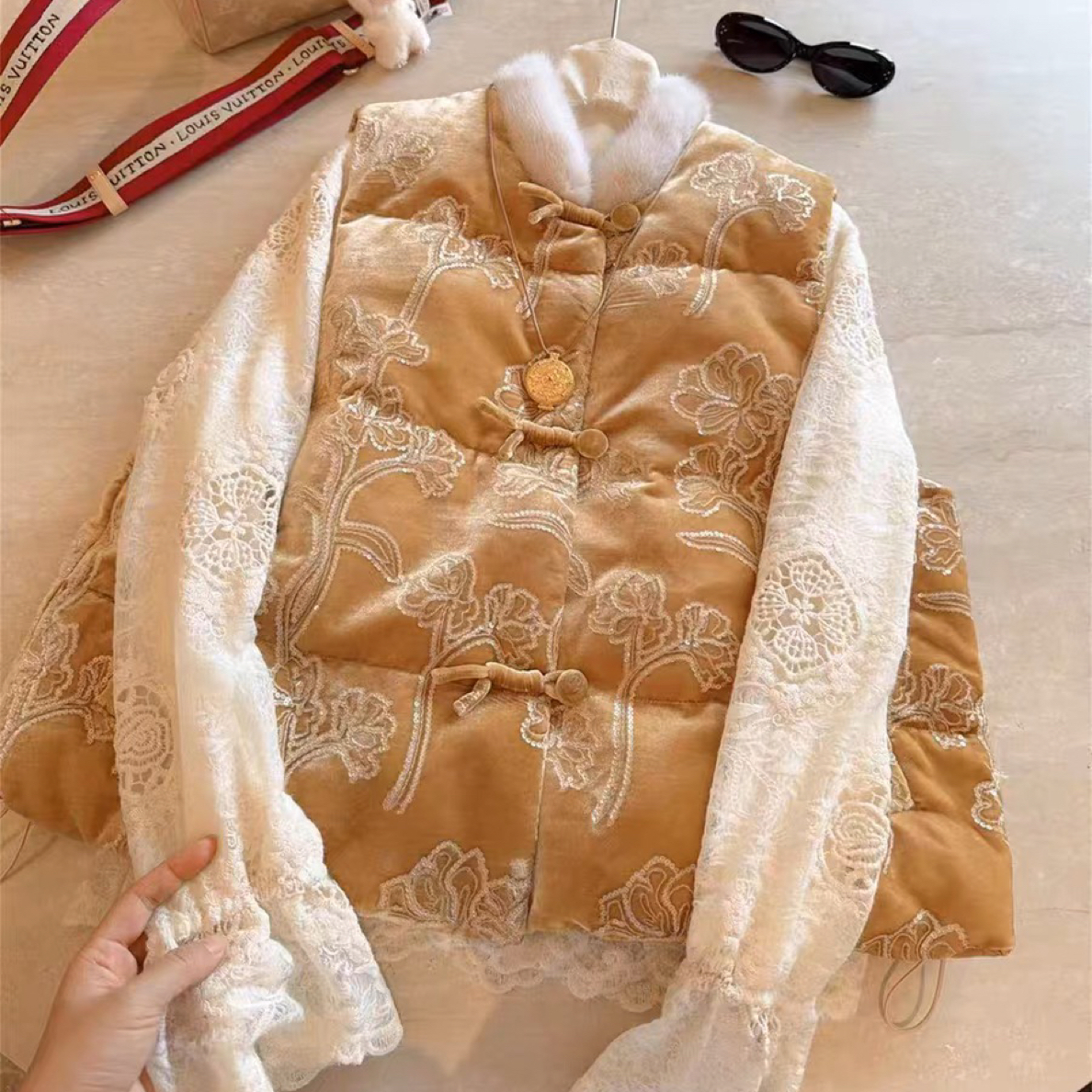 DY3278樱美嘉90鹅绒服羽绒马甲拼接水貂加厚中国风提花新中式