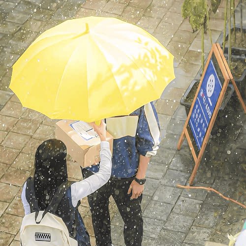 韩剧边佑锡金惠允双人同款雨伞