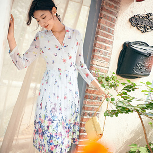 新知性气质日系温柔风雪纺碎花百褶连衣裙V领衬衫通勤裙夏