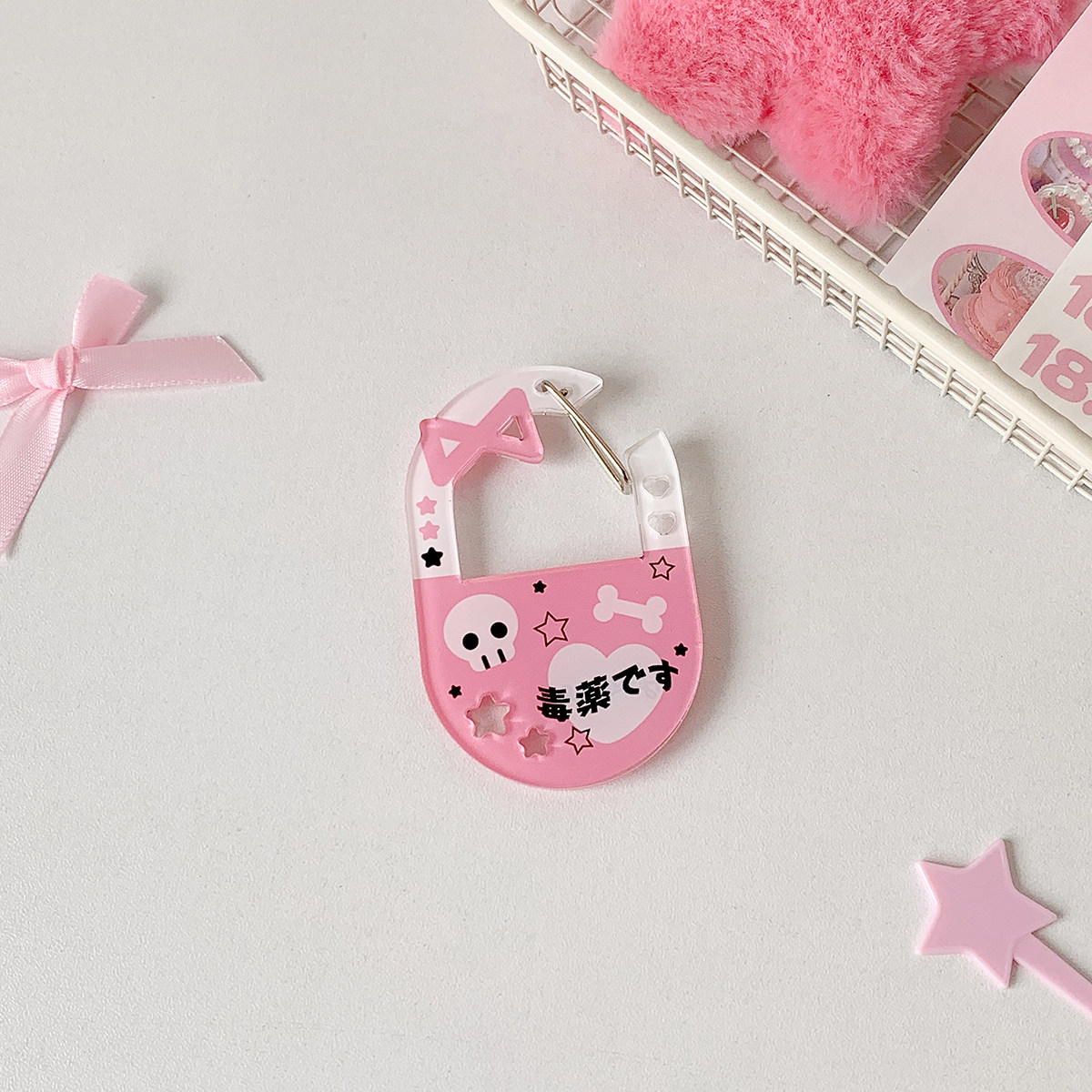 thumbnail for Hisocute student alien character acrylic carabiner sweet cool girl bag bag buckle pain bag ornament