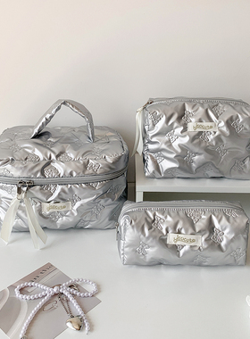 Hisocute银色蝴蝶结大号手提化妆包学生便携洗漱包外出杂物收纳包