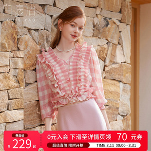 白鹿语甜美设计感木耳边V领长袖衬衫26春新款少女减龄粉格纹上衣