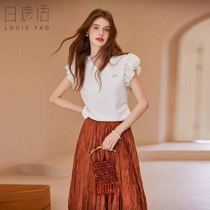 白鹿语后背镂空蕾丝拼接甜美上衣