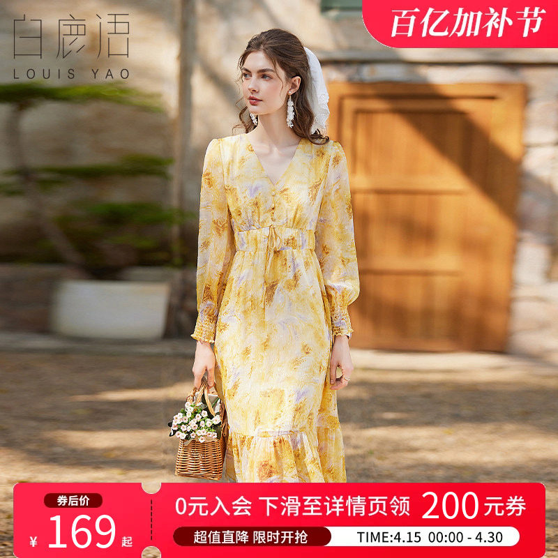 白鹿语荷叶摆印花长裙2025春季新款时尚V领装饰扣修身碎花连衣裙