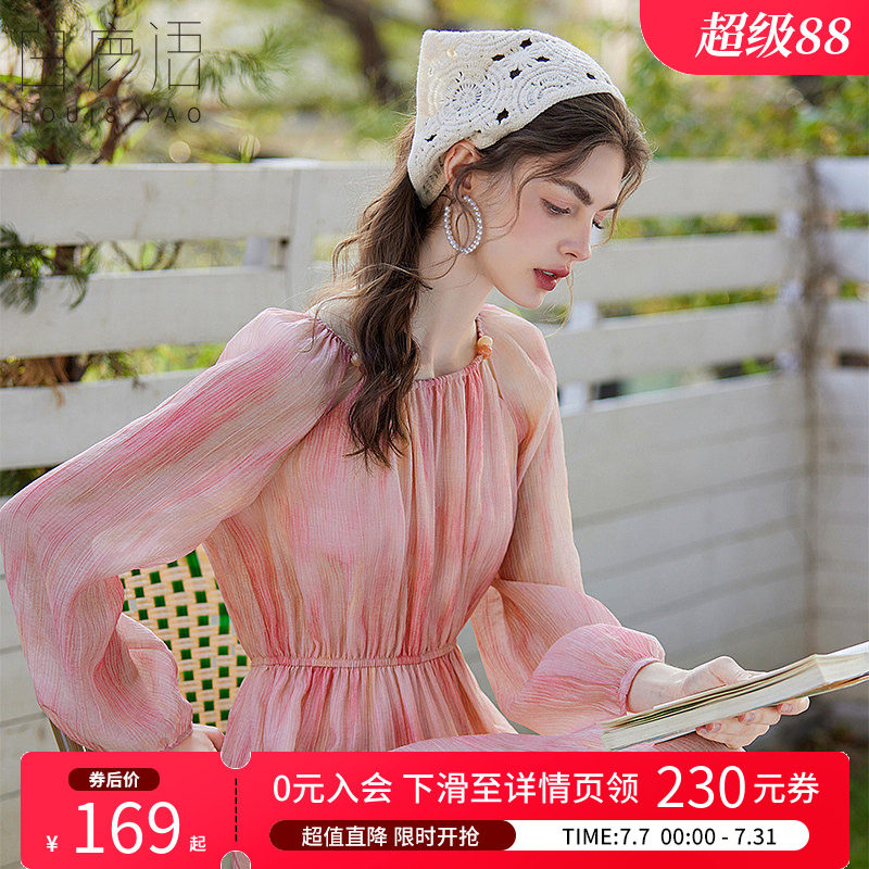 白鹿语气质晕染印花裙2025春季新款设计感U型领松紧修身连衣裙