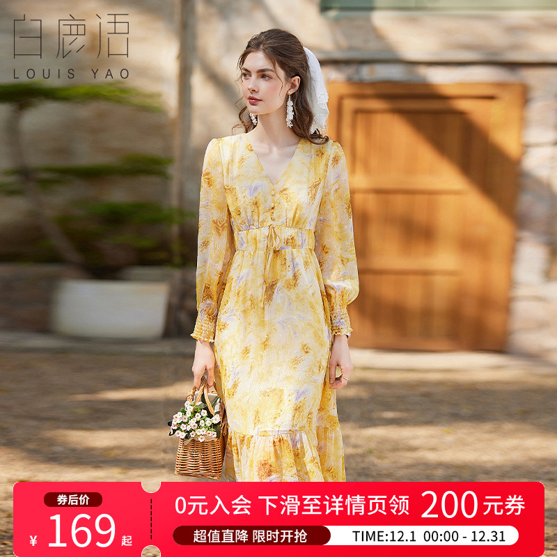 白鹿语荷叶摆印花长裙2025春季新款时尚V领装饰扣修身碎花连衣裙