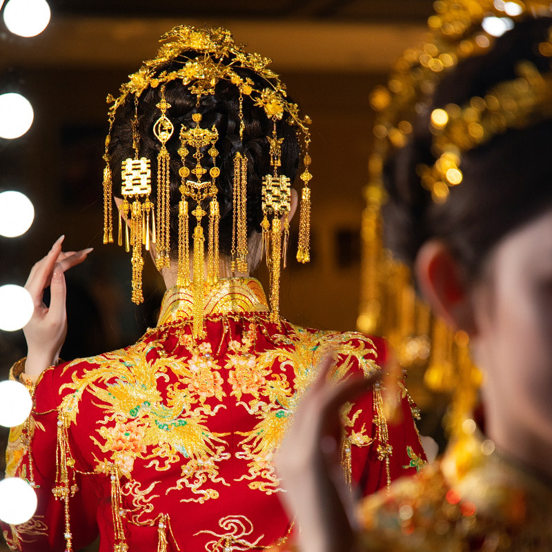 新娘龙凤褂金色高级感精致小巧古装2026新款流苏龙凤褂秀禾服头饰图片