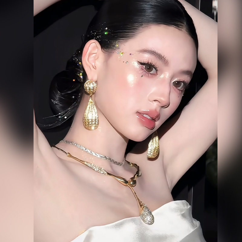 2025新款新娘饰品重工轻奢闪钻千金风泰系风格妆容礼服饰品配饰品