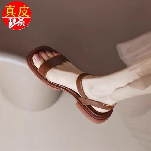 意尔康品牌清仓真皮舒适平底凉鞋女2026夏新款软底粗跟一字带露趾