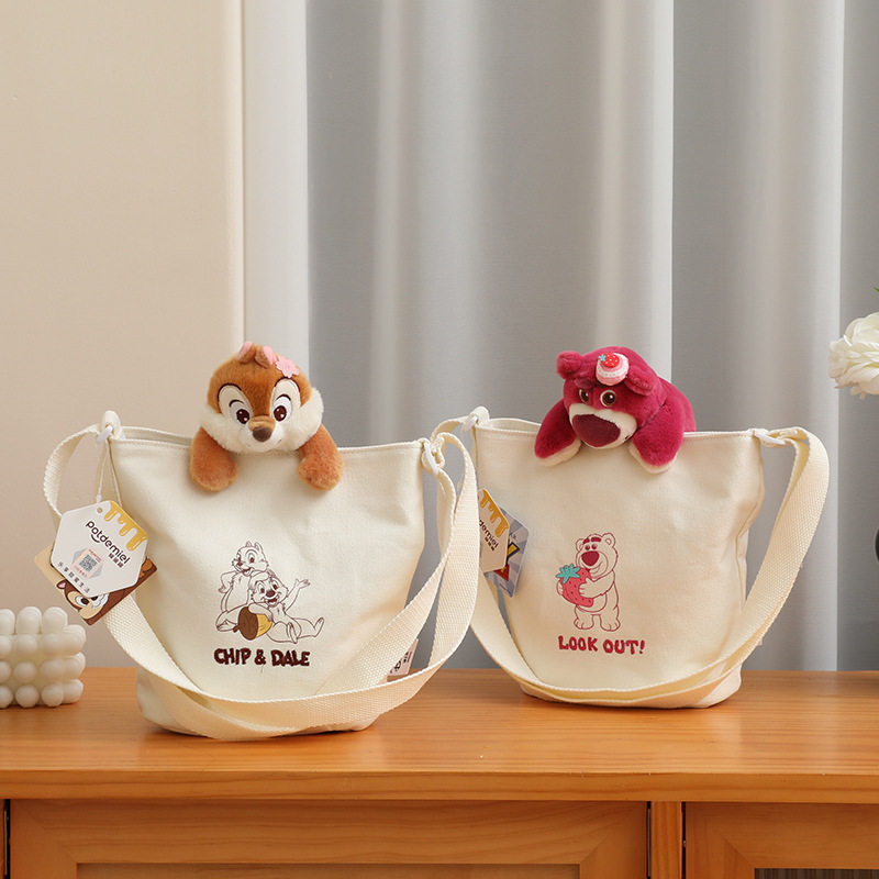 迪士尼正品包包奇奇草莓熊玩偶帆布包可爱女生单肩斜挎包托特包潮