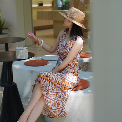 设计感苎麻碎花吊带连衣裙