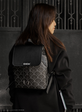 正版Wednesday星期三亚当斯双肩包黑色翻盖背包学生书包皮质包包