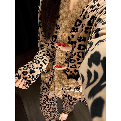 豹纹轻奢风豹纹HelloKitty毛绒保暖海岛绒睡衣女秋冬季家居服套装
