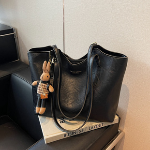 名牌轻奢小众大容量包包女士2025新款超火百搭单肩包高级感通勤托