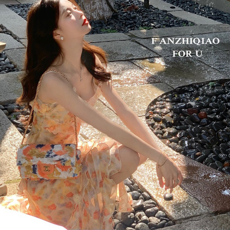 范智乔碎花吊带连衣裙女夏收腰夏季显瘦设计感开叉吊带裙高级感