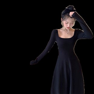 过膝黑色针织洋装 秋冬2023新款 赫本风长版 法式 配大衣 女装