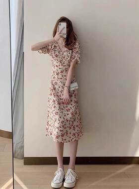 欧洲站2026夏装新款碎花气质有女人味的连衣裙轻奢高级感过膝长裙